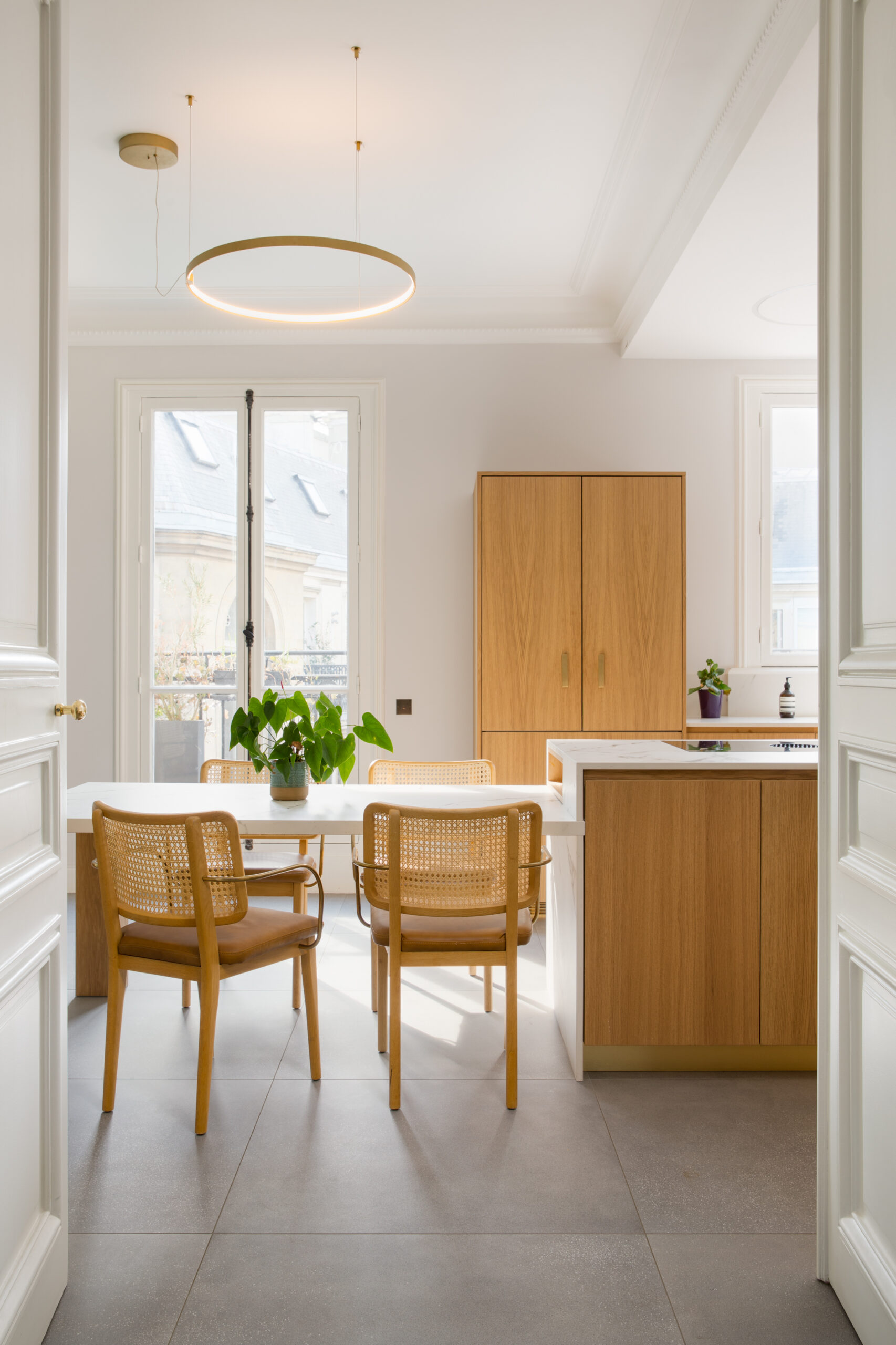 d&eacute;couvrez nos cuisines sur mesure &agrave; paris 75013 : conception personnalis&eacute;e, mat&eacute;riaux de qualit&eacute; et accompagnement professionnel pour cr&eacute;er la cuisine de vos r&ecirc;ves dans le 13&egrave;me arrondissement.