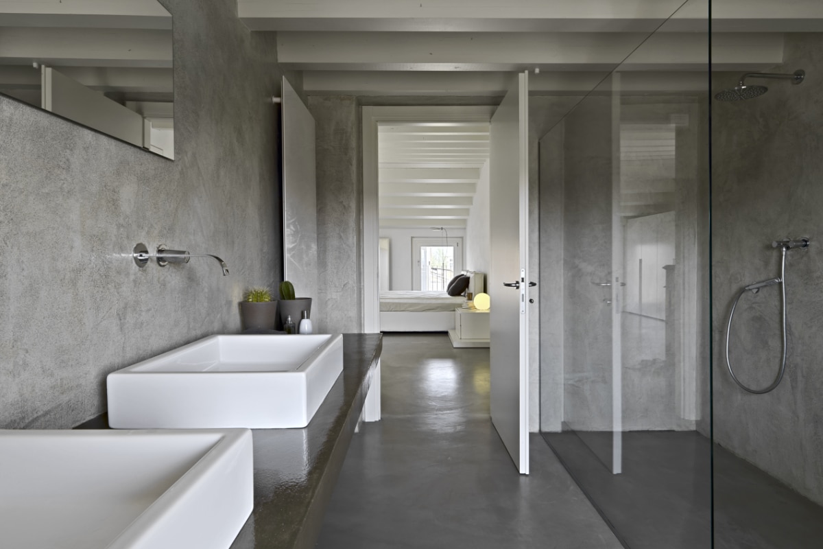 d&eacute;couvrez les prix du b&eacute;ton cir&eacute; au m&sup2;, les facteurs qui influencent le co&ucirc;t, et nos conseils pour bien estimer votre budget avant vos travaux de r&eacute;novation ou d&eacute;coration.