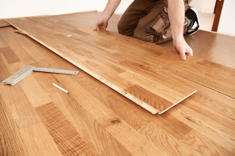 d&eacute;couvrez tout sur le prix de la pose d&rsquo;un parquet stratifi&eacute; : tarifs moyens, &eacute;l&eacute;ments qui influencent le co&ucirc;t, conseils pour bien choisir votre poseur et estimer votre budget en toute confiance.