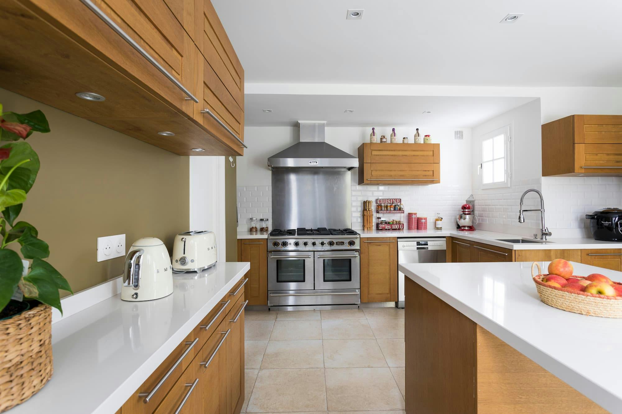 d&eacute;couvrez nos services de r&eacute;novation compl&egrave;te pour transformer votre int&eacute;rieur. de la conception &agrave; la finition, nous vous accompagnons &agrave; chaque &eacute;tape pour un r&eacute;sultat &agrave; la hauteur de vos attentes.