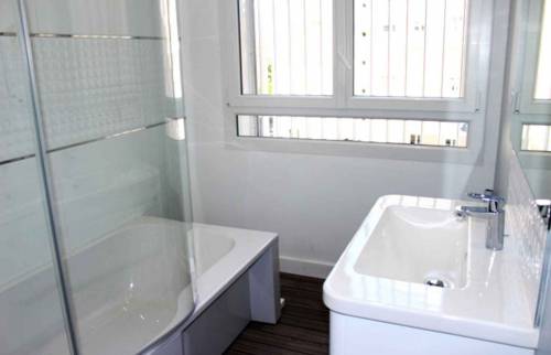 découvrez nos services de rénovation de salle de bain à paris 13 : conception sur-mesure, matériaux de qualité et accompagnement personnalisé pour transformer votre espace selon vos envies.