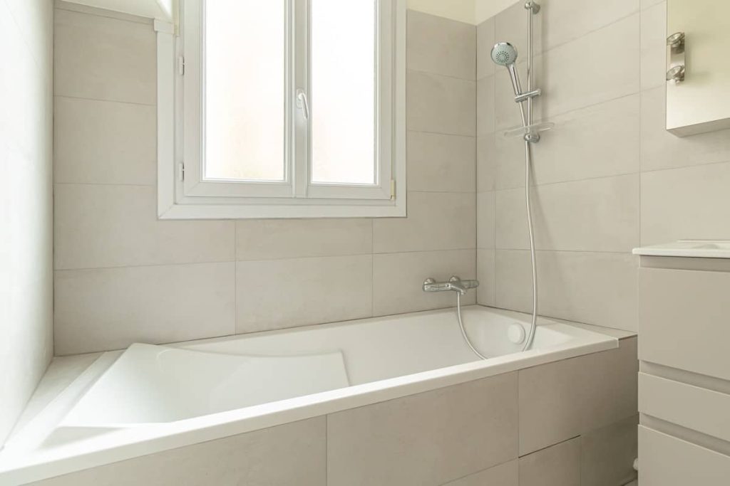 besoin de r&eacute;nover votre salle de bain &agrave; paris 75013 ? d&eacute;couvrez nos services de travaux sur mesure pour moderniser et embellir votre espace, r&eacute;alis&eacute;s par des professionnels qualifi&eacute;s.