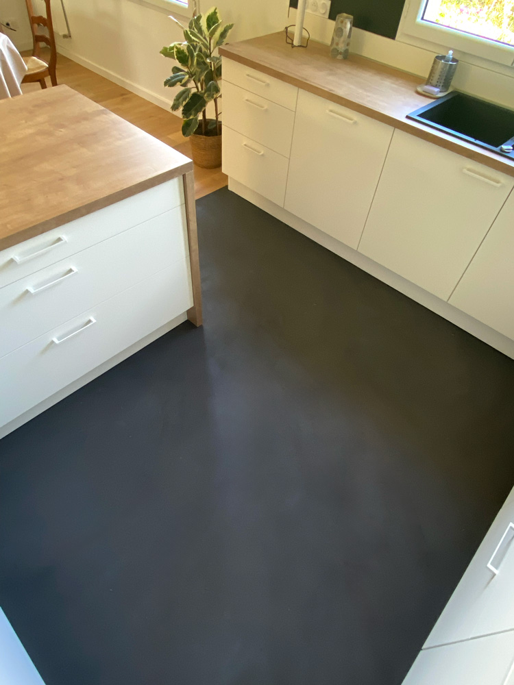 d&eacute;couvrez le b&eacute;ton cir&eacute; : un rev&ecirc;tement tendance, moderne et facile d&rsquo;entretien pour sols, murs et plans de travail. id&eacute;al pour apporter une touche design &agrave; votre int&eacute;rieur.