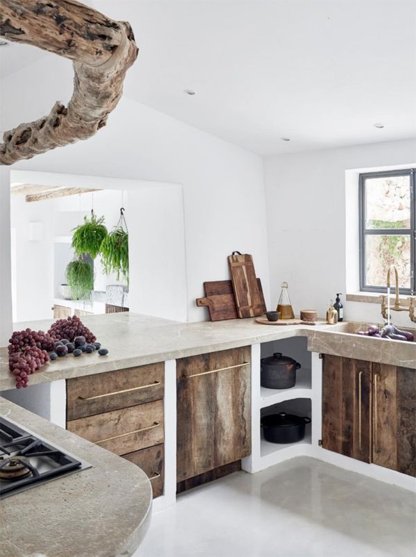 d&eacute;couvrez tout sur le b&eacute;ton cir&eacute; : un rev&ecirc;tement moderne, &eacute;l&eacute;gant et r&eacute;sistant pour sols, murs et plans de travail. conseils d