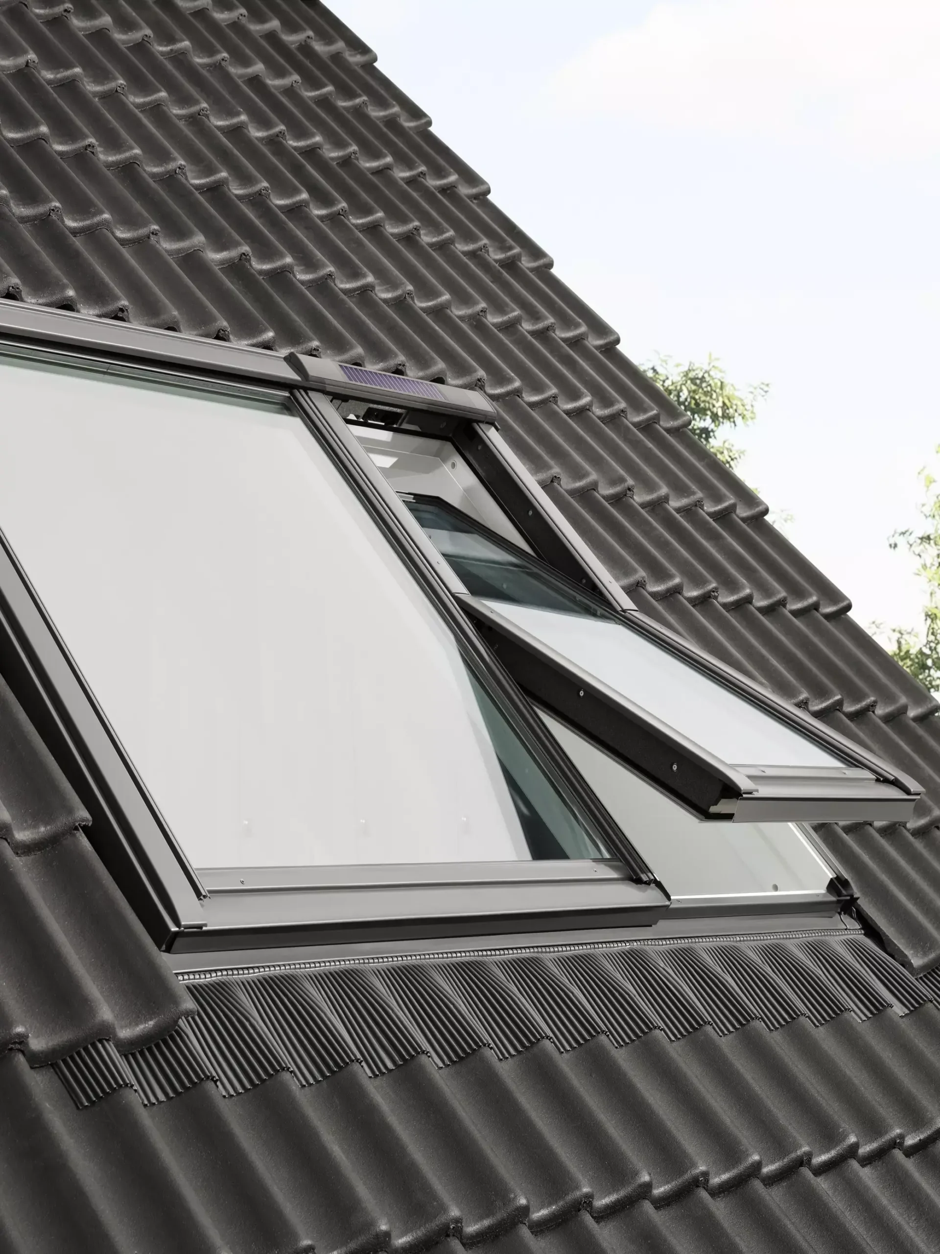 d&eacute;couvrez les diff&eacute;rentes dimensions des fen&ecirc;tres de toit velux, les tailles standards et comment choisir la fen&ecirc;tre adapt&eacute;e &agrave; votre projet de r&eacute;novation ou de construction.