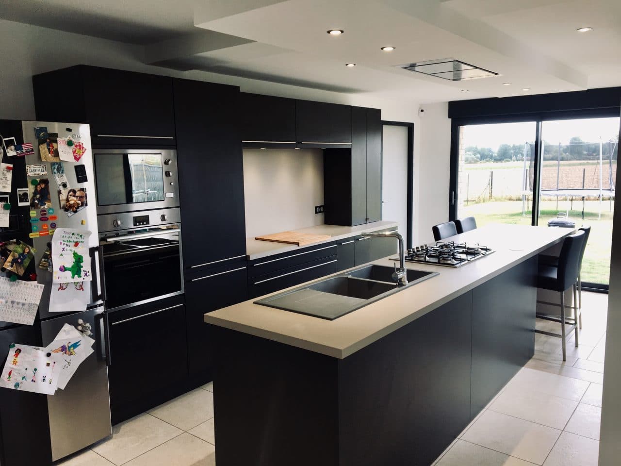 transformez votre cuisine à paris 13 avec un îlot central moderne. découvrez nos solutions de rénovation pour optimiser l’espace et le style de votre cuisine, adaptées à vos besoins et à votre budget.