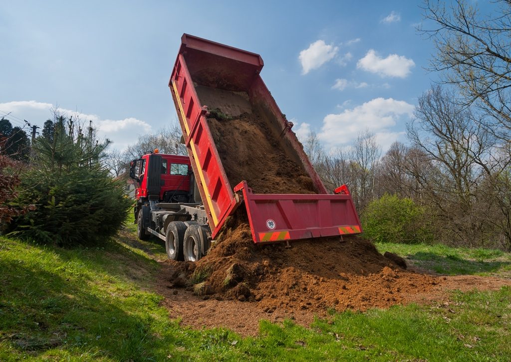 prix m2 terrassement découvrez le prix au m² du terrassement pour vos travaux : explications des facteurs de coût, fourchettes tarifaires, conseils pour bien estimer votre budget terrassement en 2024.