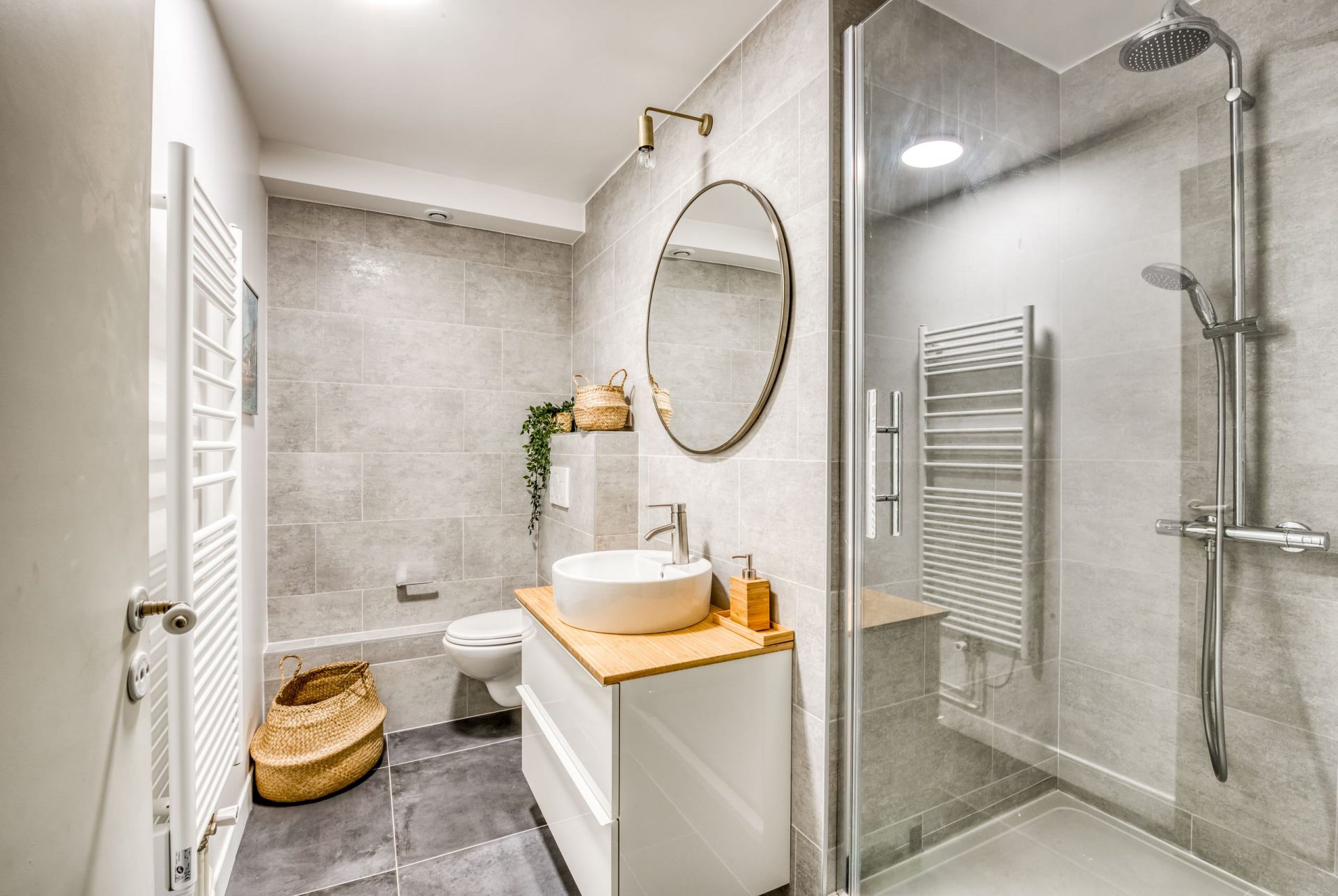 optimisez votre espace avec nos id&eacute;es de rangement pour la r&eacute;novation de votre salle de bain. d&eacute;couvrez des solutions pratiques et tendances pour une salle d&rsquo;eau organis&eacute;e et fonctionnelle !
