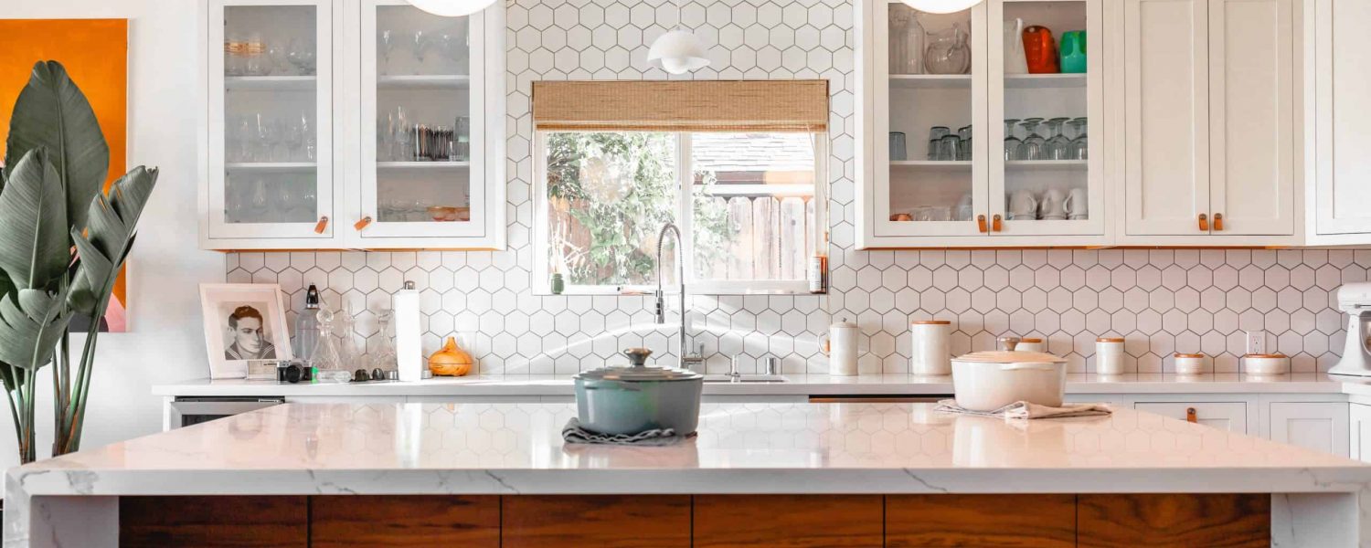 d&eacute;couvrez nos conseils et astuces pour r&eacute;ussir la r&eacute;novation de votre cuisine. id&eacute;es de design, choix des mat&eacute;riaux et &eacute;tapes cl&eacute;s pour transformer votre espace facilement et efficacement.