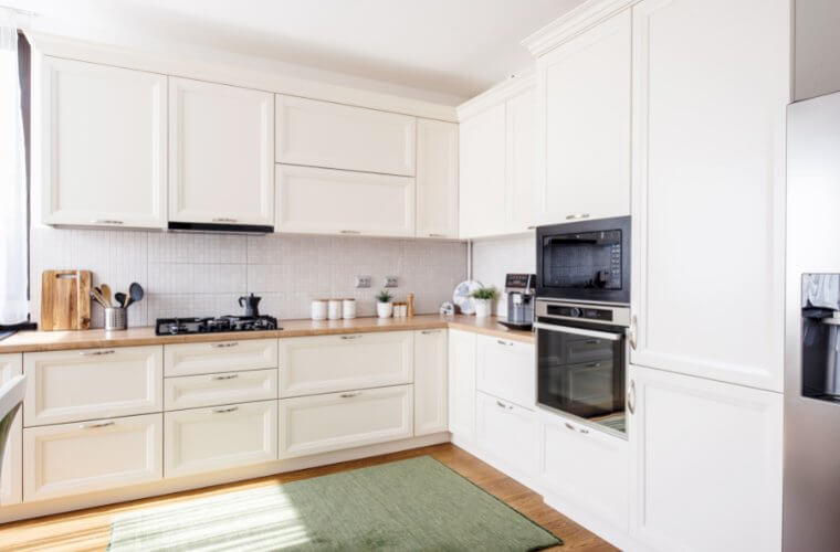 rénovation vieille cuisine découvrez nos conseils et astuces pour réussir votre rénovation de cuisine : idées déco, choix des matériaux, aménagement fonctionnel et budget maîtrisé pour transformer votre espace culinaire !
