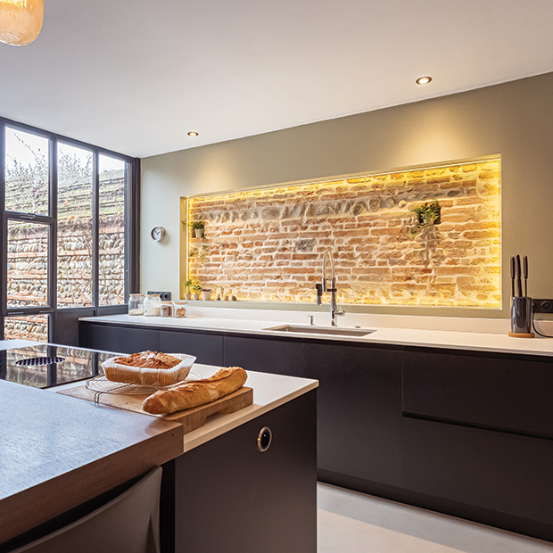 Transformer une cuisine étroite à Paris 13 grâce à la rénovation transformez votre cuisine étroite à paris 13 avec nos solutions de rénovation sur mesure. optimisez l