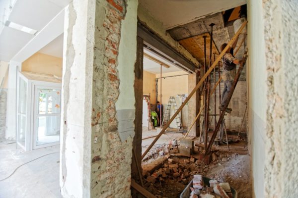 découvrez nos conseils et astuces pour réussir la rénovation de votre maison : idées, budgets, étapes clés et inspirations pour transformer votre intérieur et valoriser votre bien immobilier.