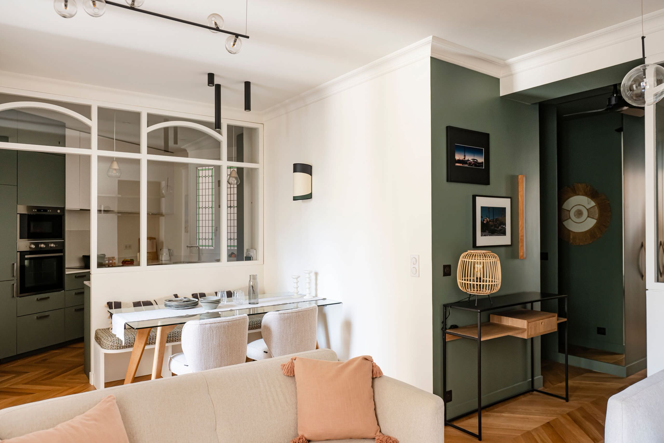 confiez la rénovation de votre maison à paris à des experts qualifiés. découvrez nos solutions sur mesure pour moderniser, rénover et valoriser votre bien immobilier, du conseil aux finitions.