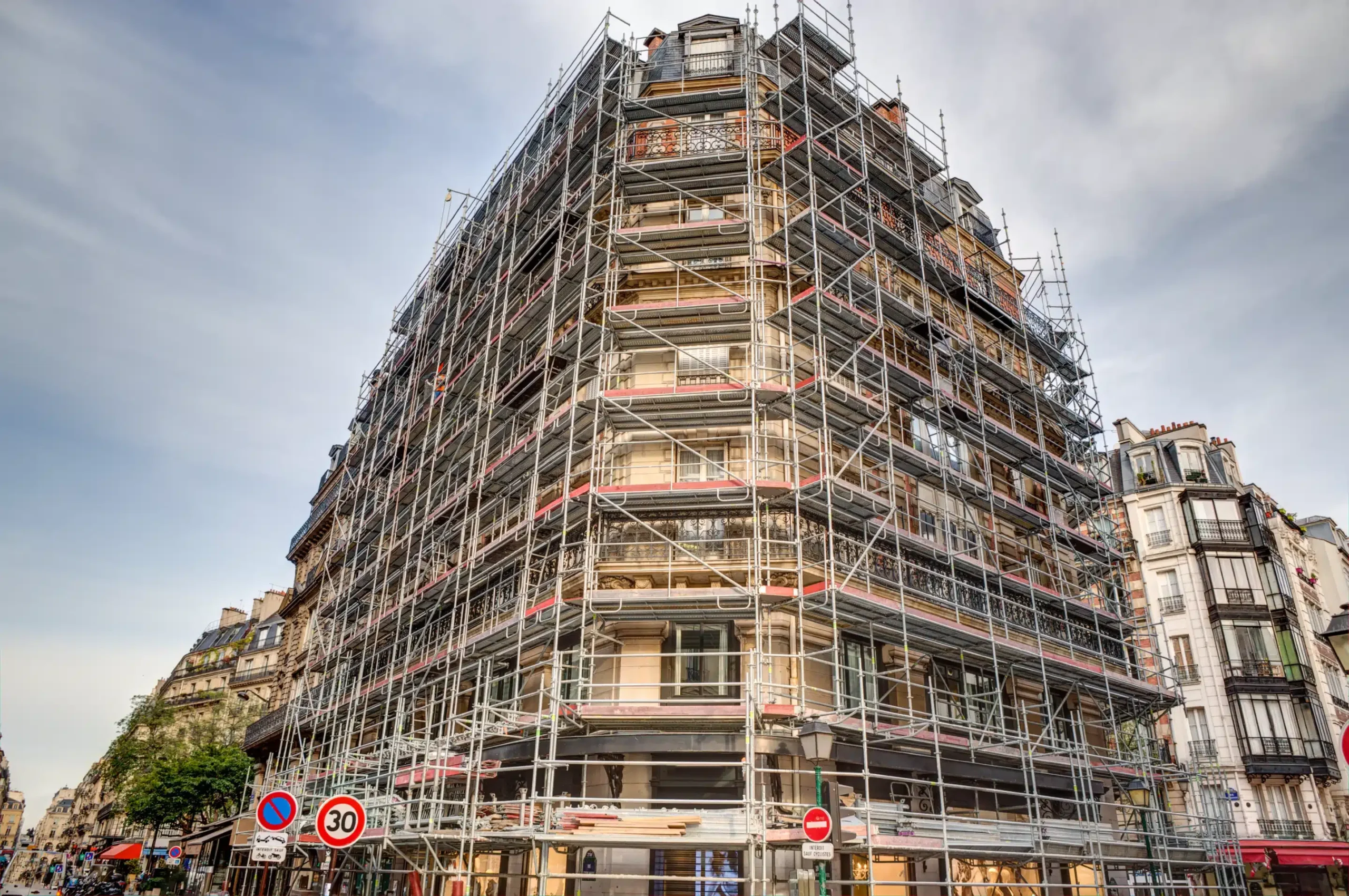 confiez votre projet de rénovation à paris à des experts qualifiés. rénovation d'appartements, maisons ou locaux, devis gratuit et travaux sur mesure pour un intérieur moderne et fonctionnel.