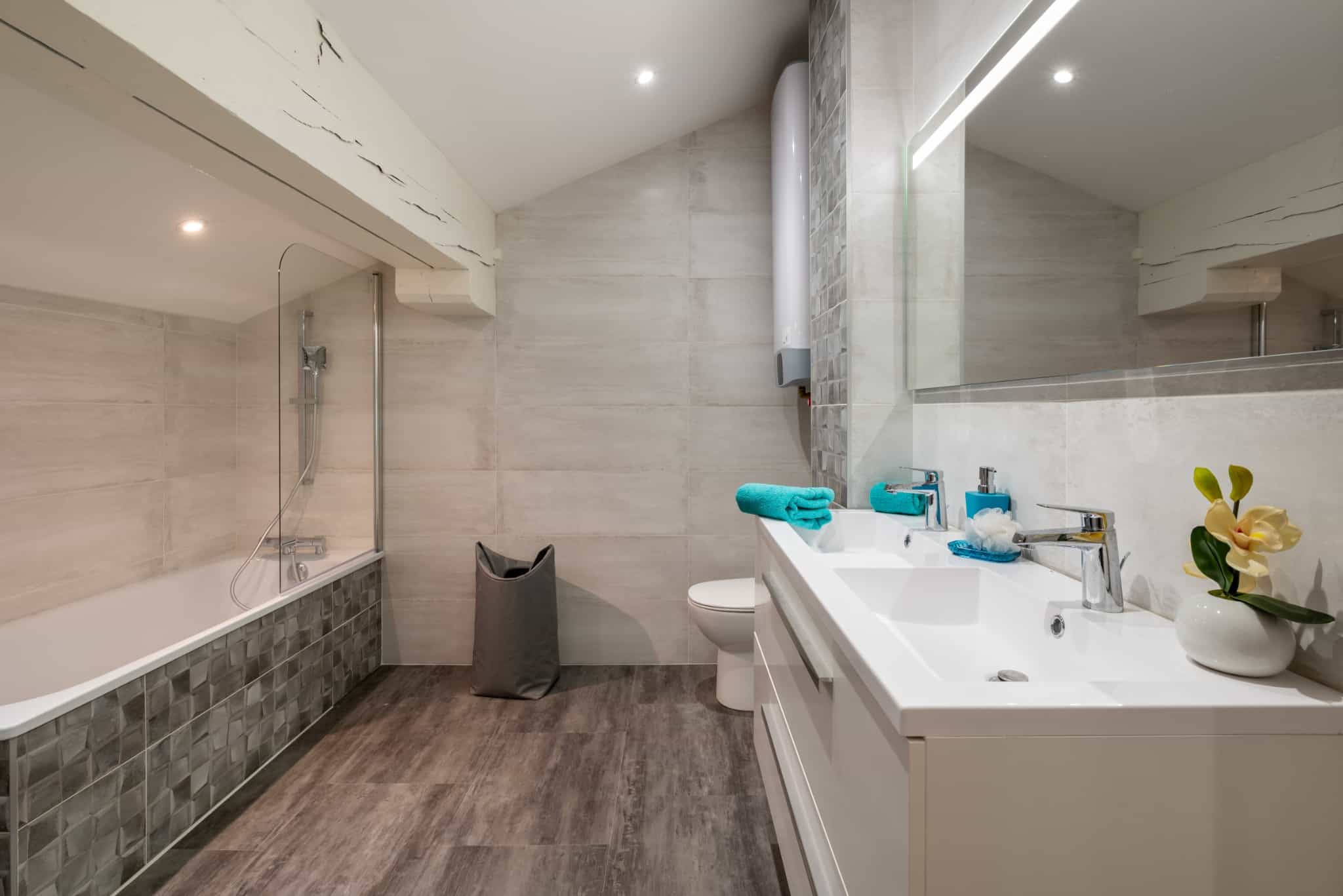 transformez votre salle de bain avec nos conseils et id&eacute;es de r&eacute;novation. d&eacute;couvrez les &eacute;tapes cl&eacute;s, astuces d&eacute;co et solutions adapt&eacute;es pour moderniser votre espace selon vos envies et votre budget.