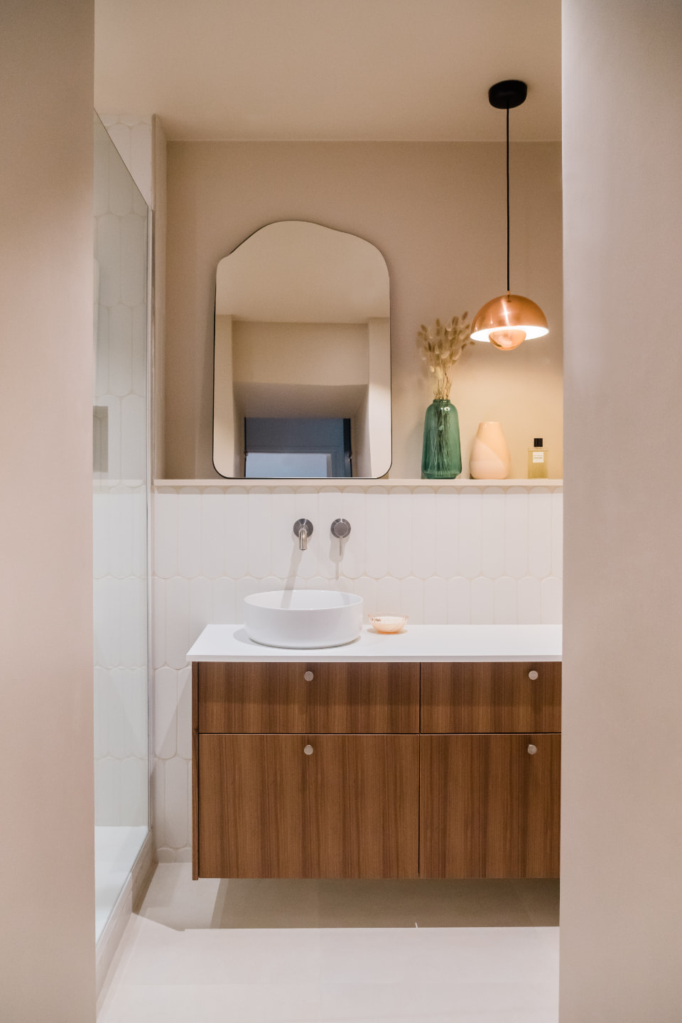 Comment rénover sa salle de bain tout en respectant le style haussmannien à Paris 13ème découvrez nos conseils et inspirations pour la rénovation de salle de bain dans un appartement haussmannien : élégance, modernité et respect du cachet d
