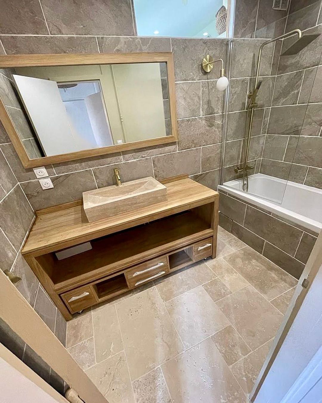 transformez votre salle de bain grâce à nos conseils de rénovation. idées tendances, astuces pratiques et solutions adaptées pour moderniser votre espace et optimiser votre confort.