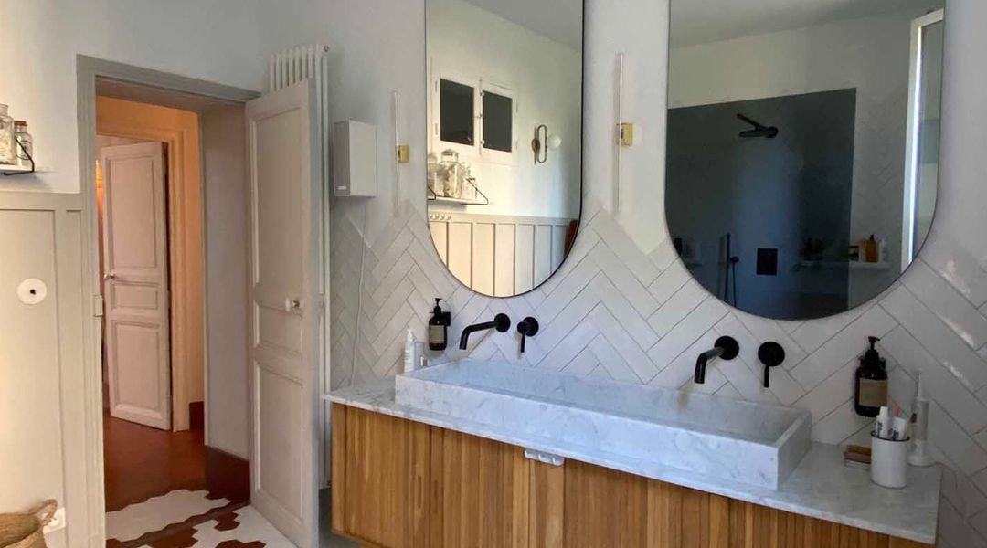 d&eacute;couvrez des inspirations et conseils pour cr&eacute;er des salles de bains modernes alliant design &eacute;l&eacute;gant, fonctionnalit&eacute; et mat&eacute;riaux tendance. transformez votre espace avec des id&eacute;es innovantes et pratiques.