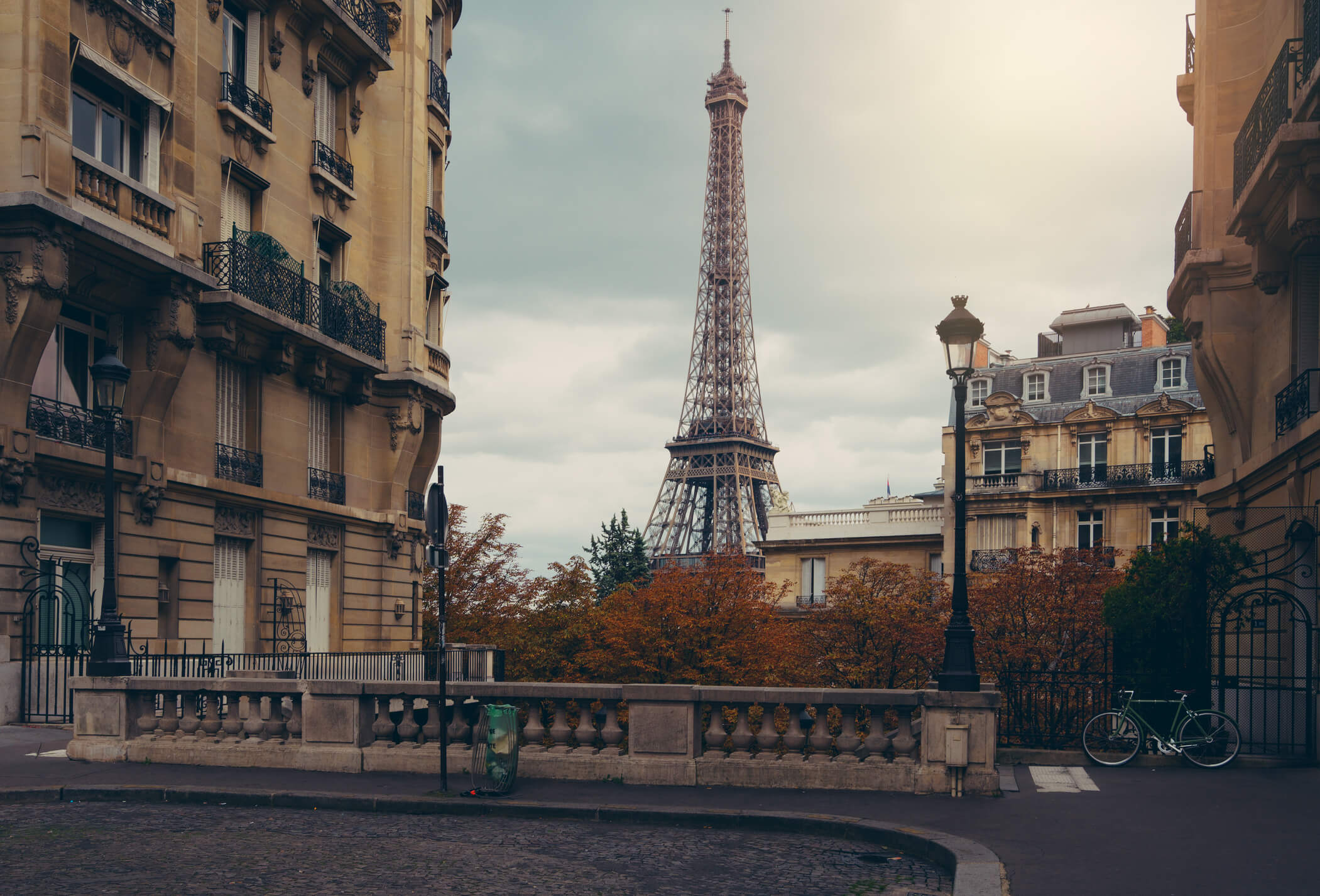 confiez la r&eacute;novation de votre appartement &agrave; paris en 2025 &agrave; des experts. designs modernes, optimisation d&rsquo;espace, accompagnement sur-mesure et mat&eacute;riaux de qualit&eacute; pour un int&eacute;rieur qui vous ressemble.