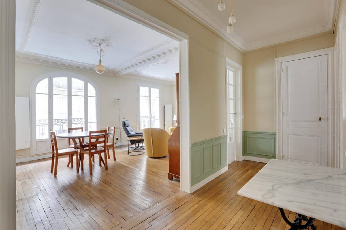 d&eacute;couvrez nos conseils pratiques pour r&eacute;nover votre appartement &agrave; paris et optimiser votre espace avec style et efficacit&eacute;.